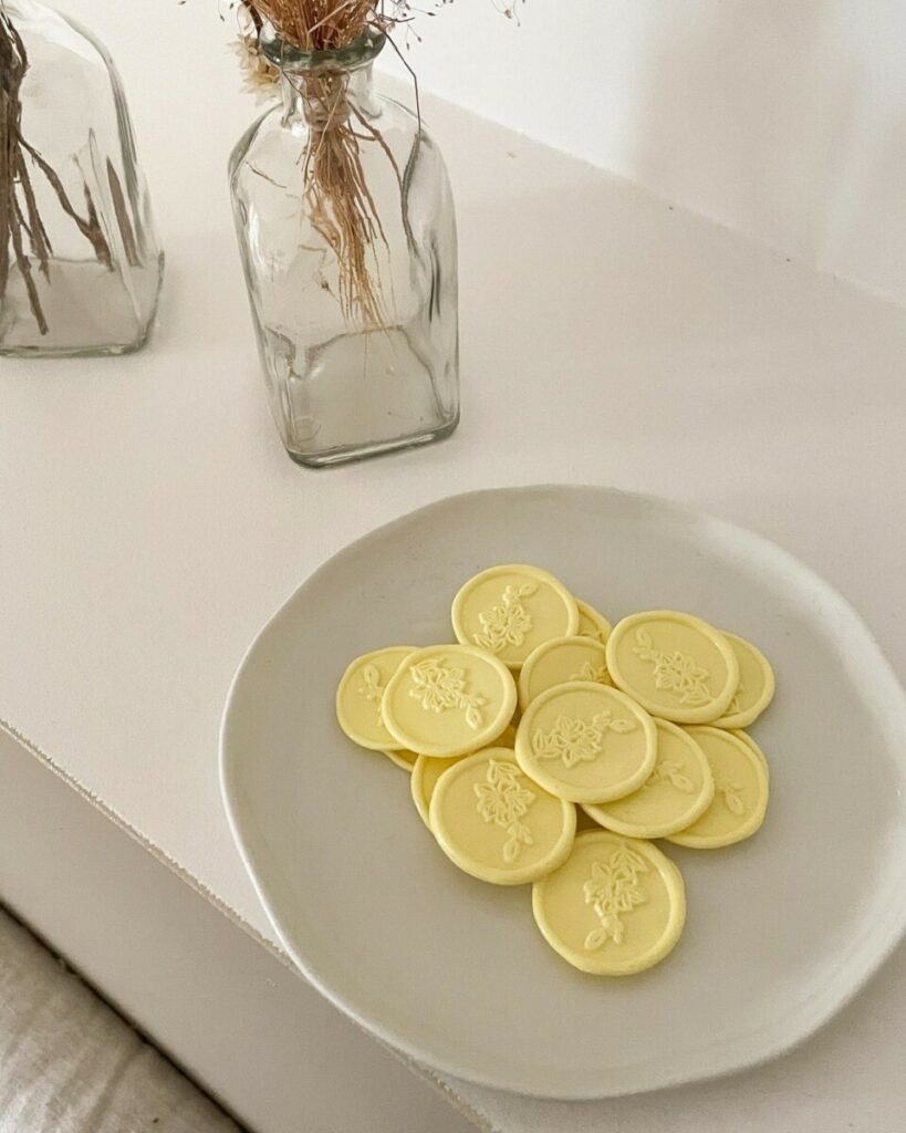 Cachets de cire ronds sur mesure jaune pastel avec double face