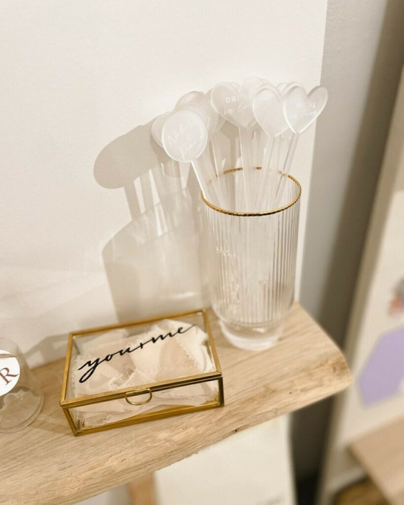 Mélangeur cocktail Mariage sur mesure en plexi givré et découpe en forme de coeur – plexi 3mm