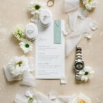 Menu de mariage avec marque place et trombone argenté