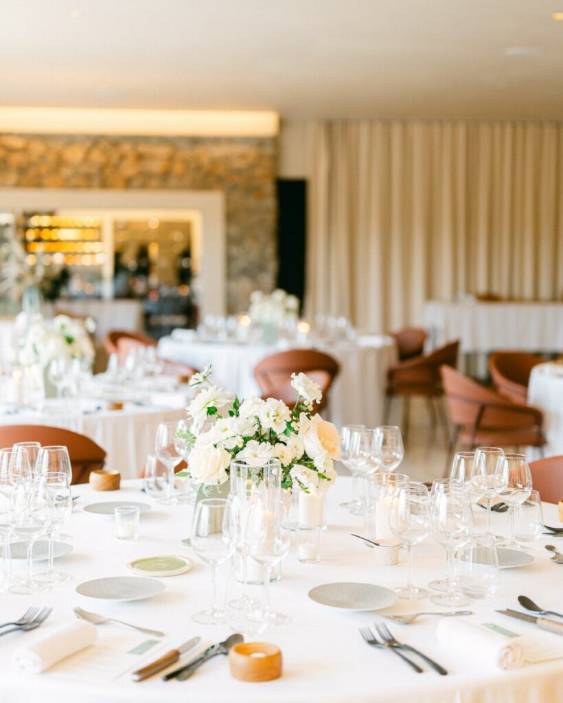Menu de mariage avec marque place et trombone argenté