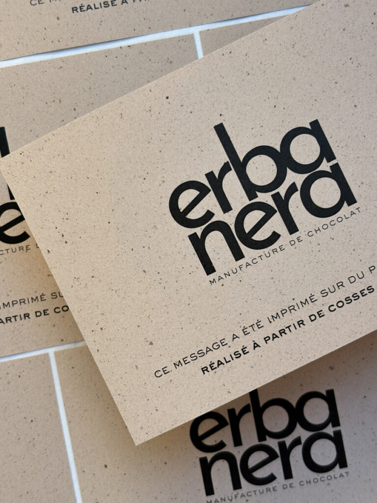 Carte colis pour un chocolatier, Papier recyclé à base de coques de cacao