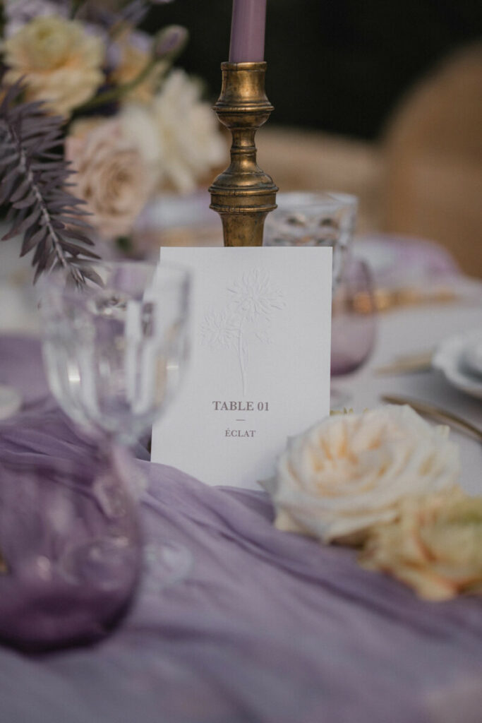Papeterie jour J  raffinée pour mariage avec gaufrage 3D et découpe laser sur papier coton
