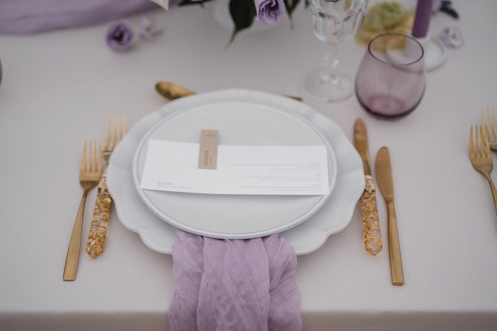 Papeterie jour J  raffinée pour mariage avec gaufrage 3D et découpe laser sur papier coton