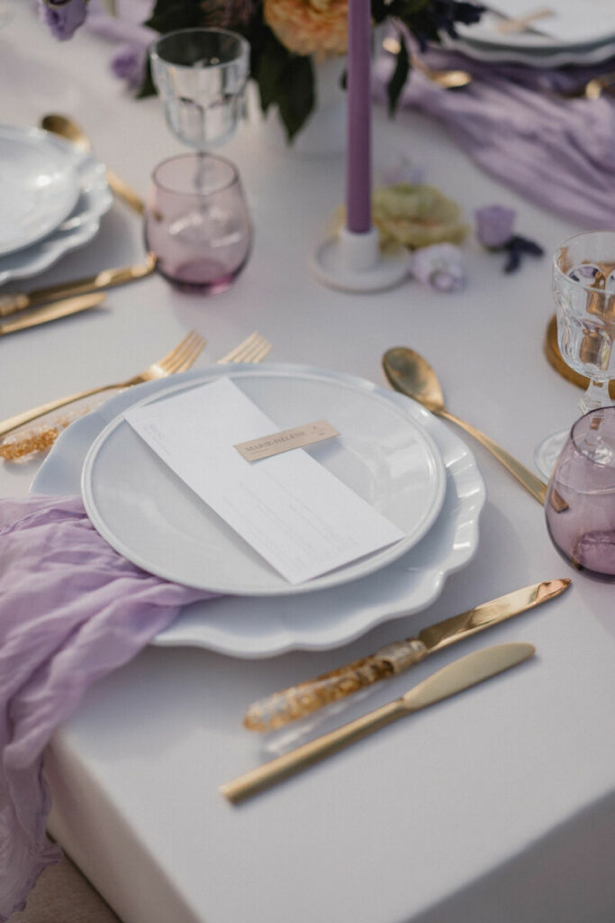 Papeterie jour J  raffinée pour mariage avec gaufrage 3D et découpe laser sur papier coton