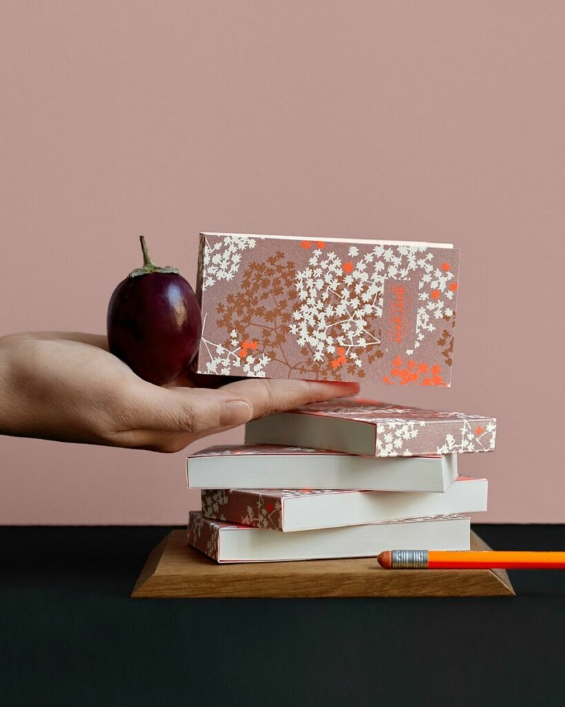 Mini bloc notes 6x11cm motif Gypsophile et Pantone fluo 805 avec couverture envleloppante