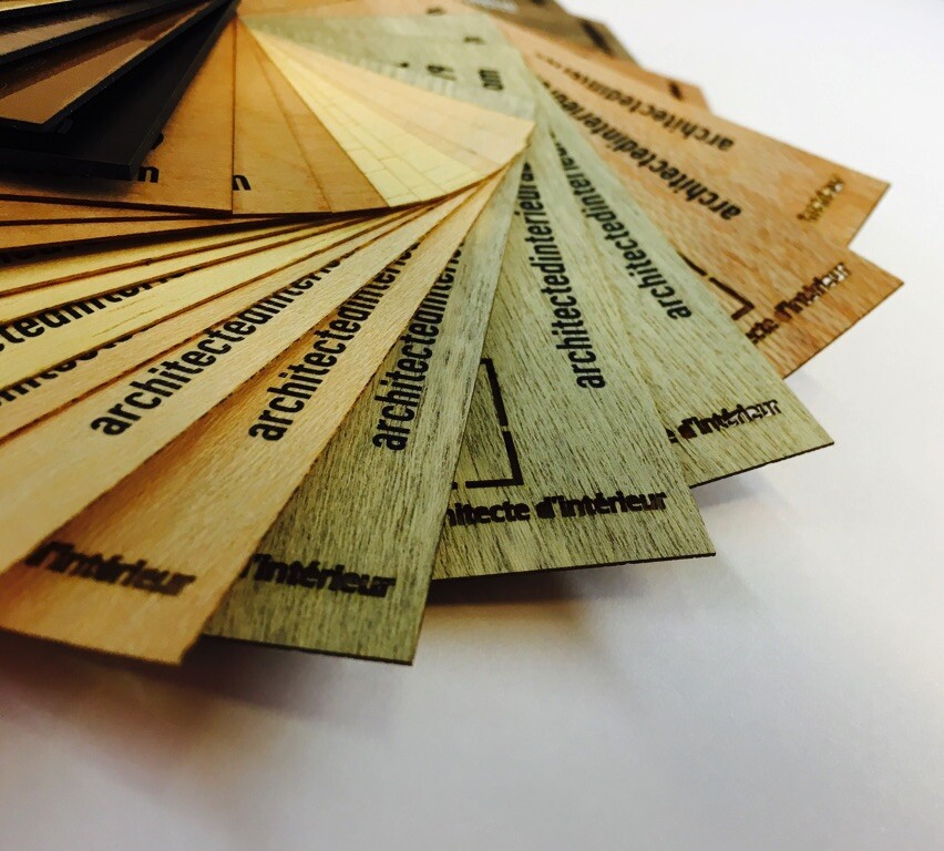 Nuancier de Cartes de Visites Bois et Metal – Impression Noir, Découpe et Gravure laser