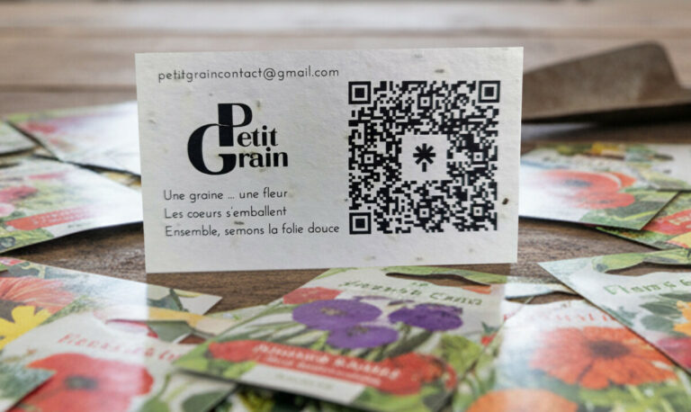 Cartes de visite naturelle sur papier ensemencé aux graines de fleurs sauvages