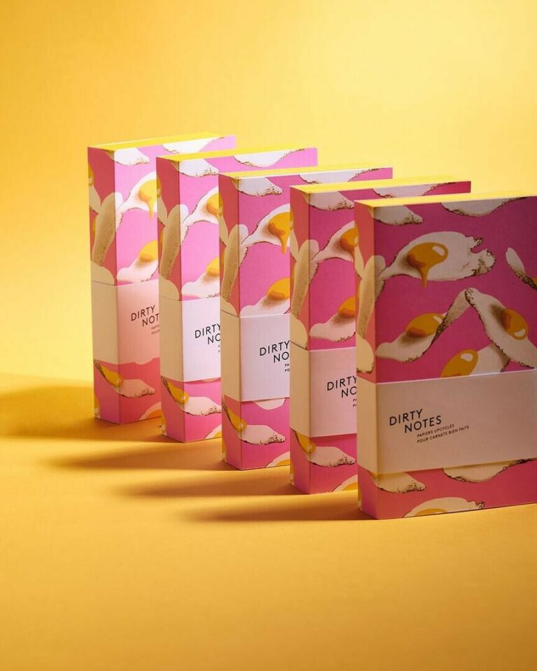 Bloc note XL avec colle pigmentaire, impression pantone fluo jaune et rose, couverture enveloppante, papier upcyclé