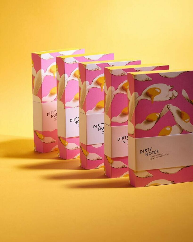 Bloc note XL avec colle pigmentaire, impression pantone fluo jaune et rose, couverture enveloppante, papier upcyclé